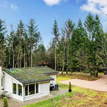 4 Person In Ans By-by Traum